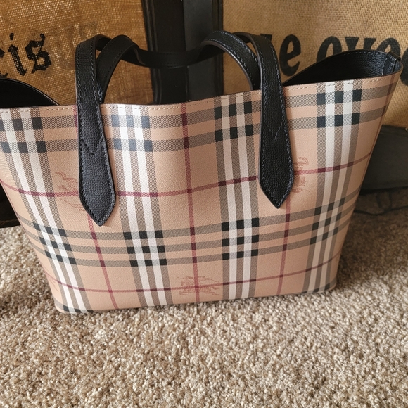 Burberry medium tote - Picture 3 of 16